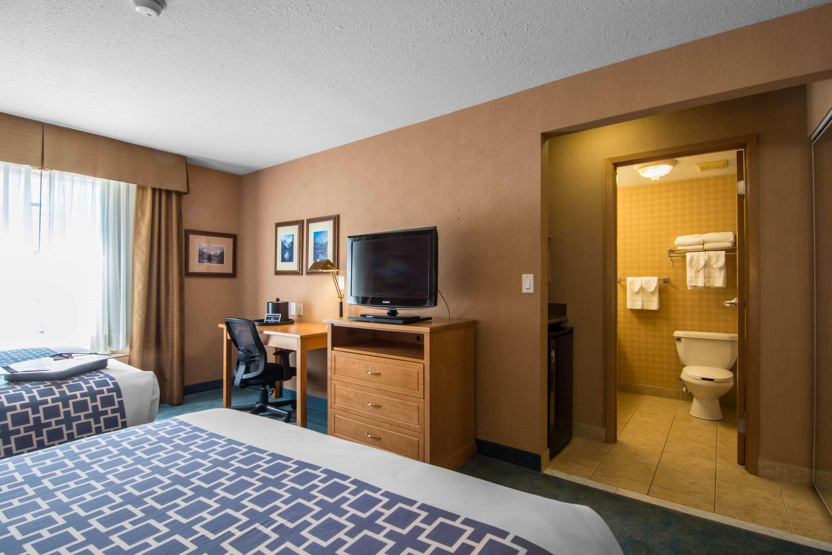 Econo Lodge Inn & Suites University Калґарі Екстер'єр фото