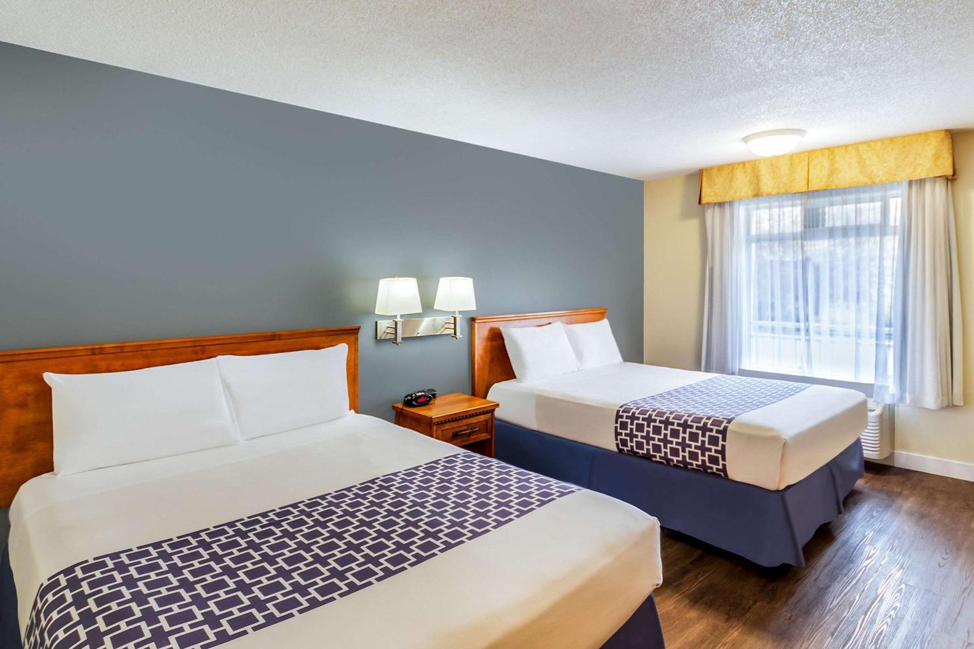 Econo Lodge Inn & Suites University Калґарі Екстер'єр фото