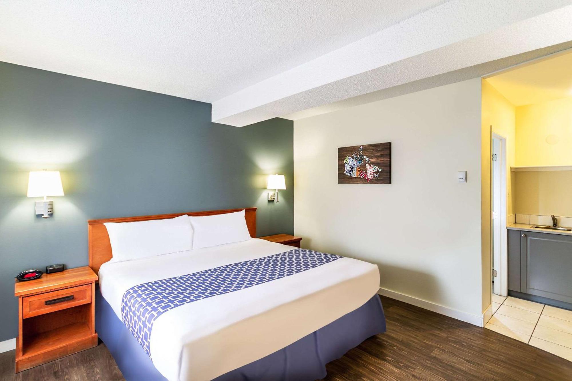 Econo Lodge Inn & Suites University Калґарі Екстер'єр фото