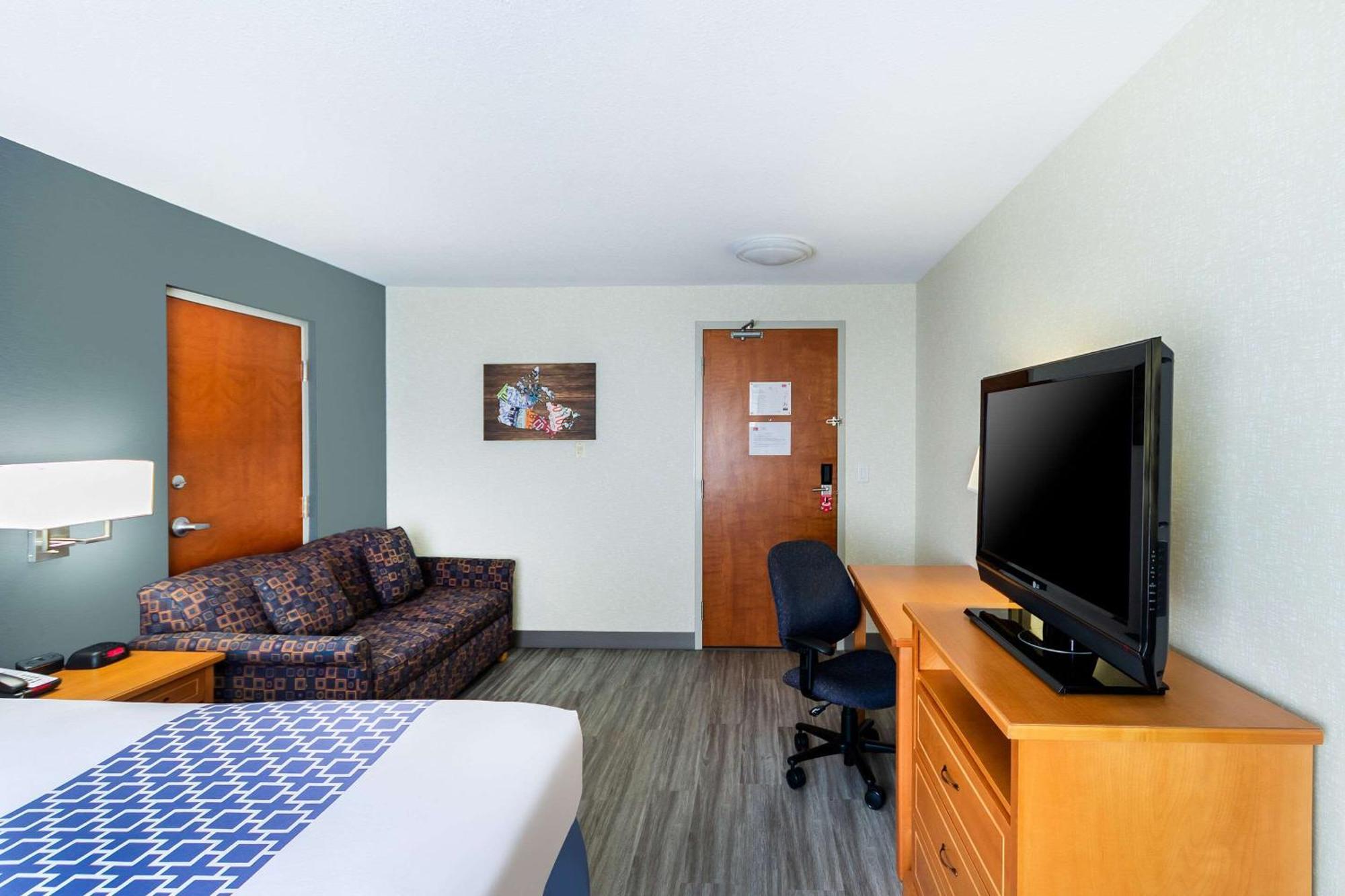 Econo Lodge Inn & Suites University Калґарі Екстер'єр фото